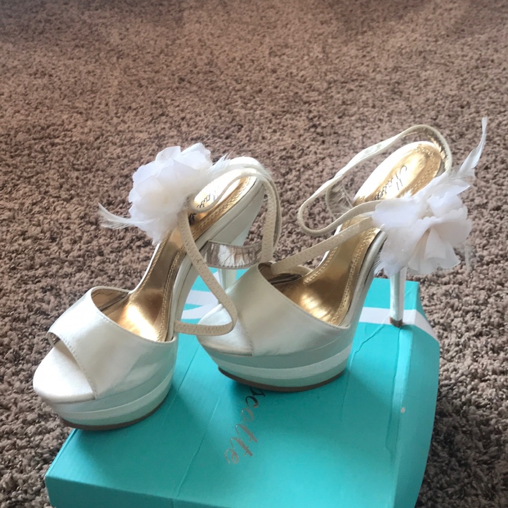 Heels - Picture 2 of 4